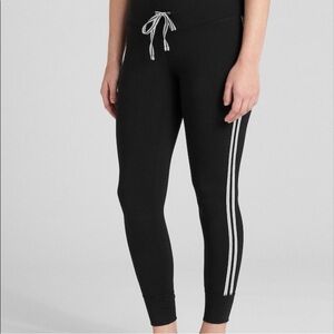 NWT GAPFit GFAST Track Stripe Mis-rise 7/8 Leggings (Black) - XS